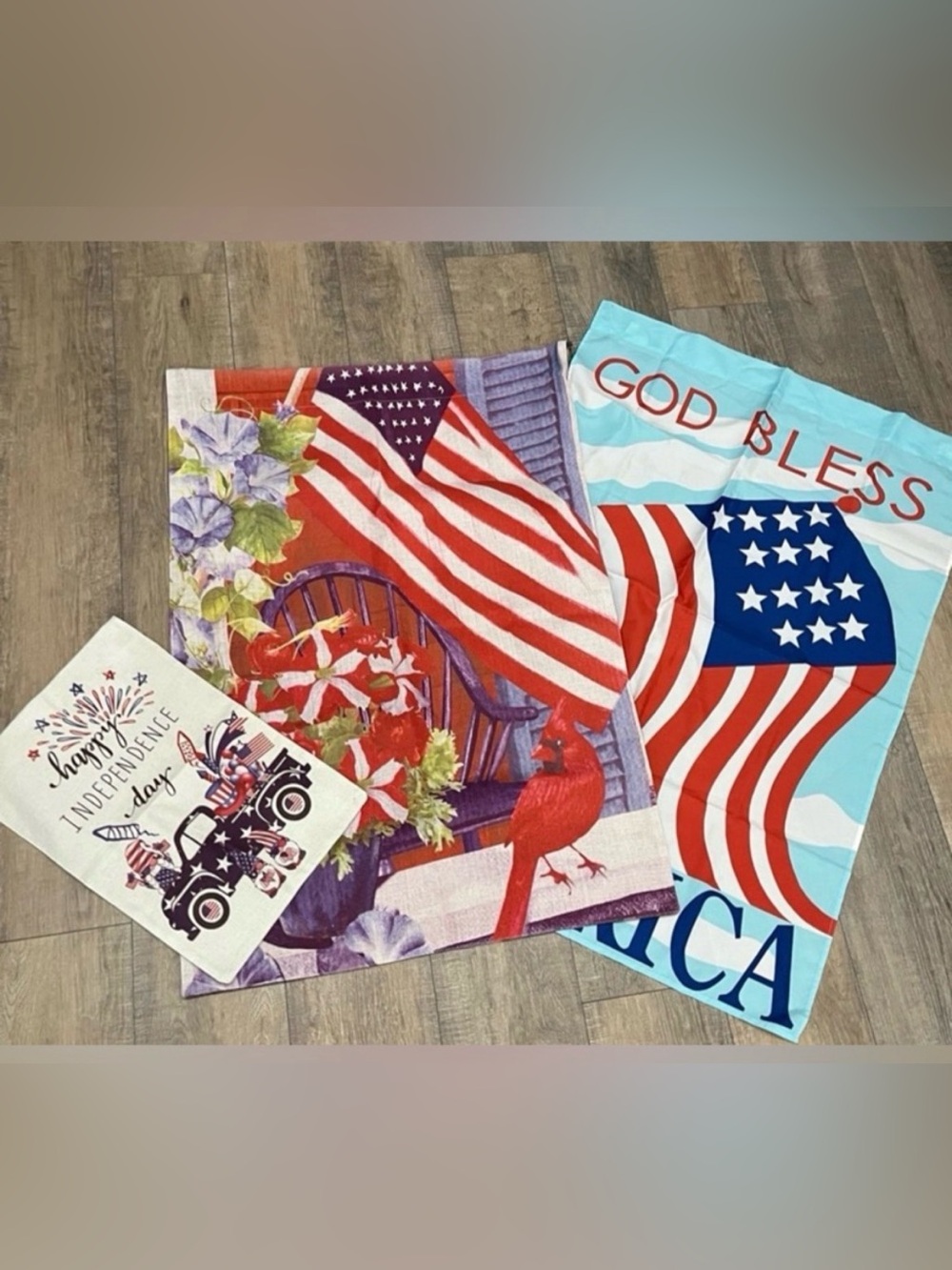 Patriotic Outdoor Flags 3pcs Set 🇺🇸 EUC 
Used 2 months or less